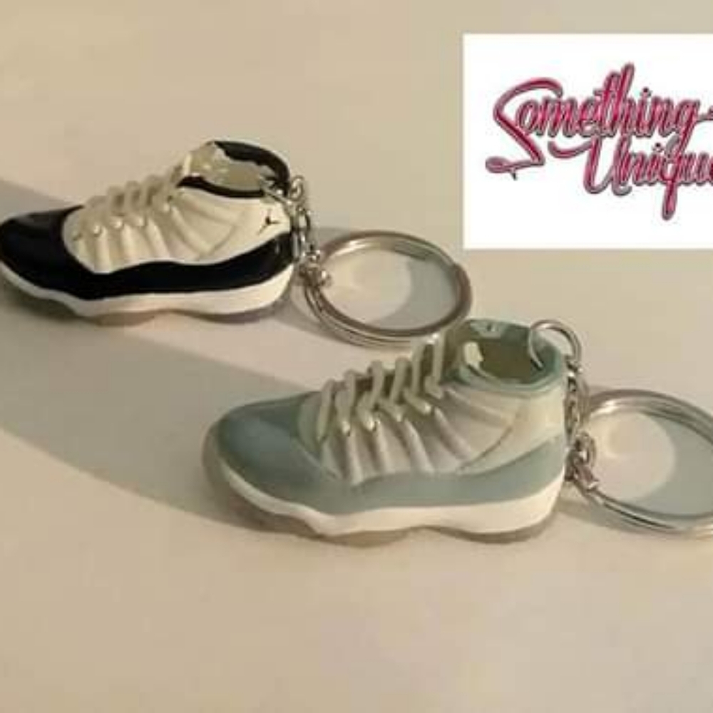 Shoe Keychain - Picture 4 of 4
